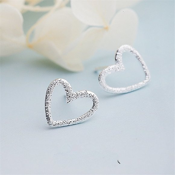 dainty heart silver stud earrings - Picture 2 of 4